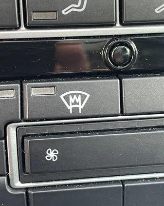 Volkswagen Passat cena 37000 przebieg: 268000, rok produkcji 2010 z Wrocław małe 379